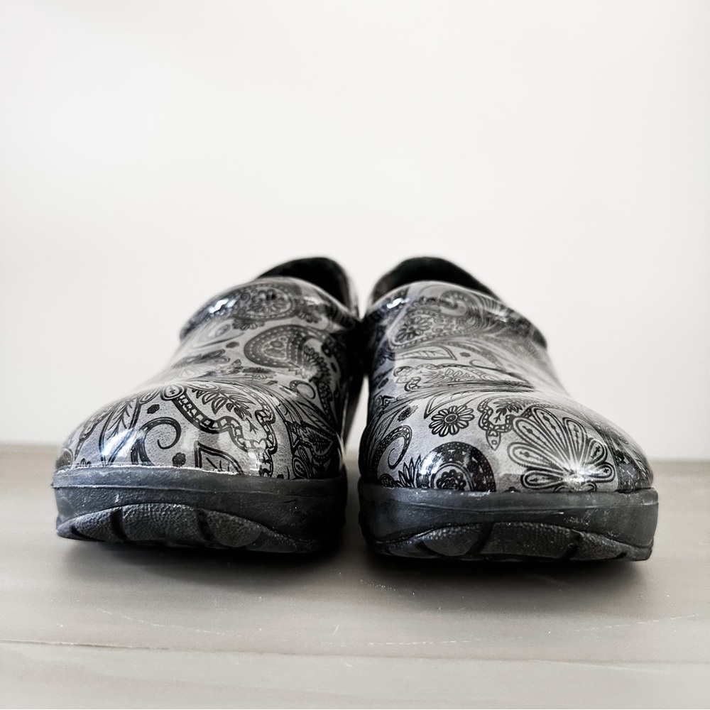Nurse Mates Women's Bryar Black Gray Paisley Patent sz 8.5 - Picture 6 of 11